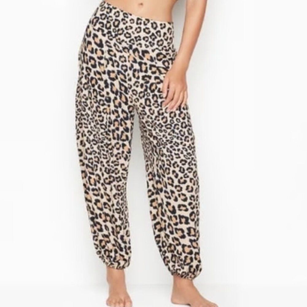 Like New! Victoria's Secret Leopard Breezy Light Weight Pant in Size XS